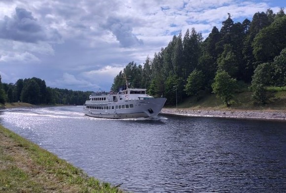 LappeenrantaFI/Liikenne ja kaupunkiympäristö/Laiva kanavassa 2022.jpg